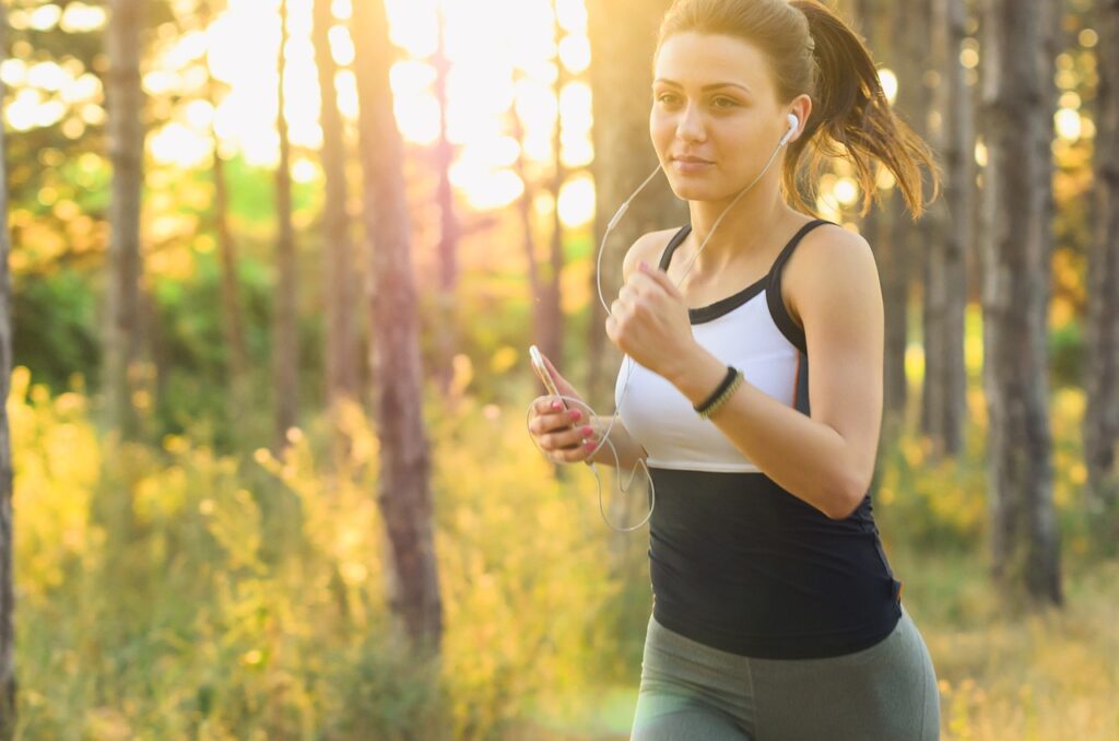 Jogging latem, jak bezpiecznie biegać w upały?