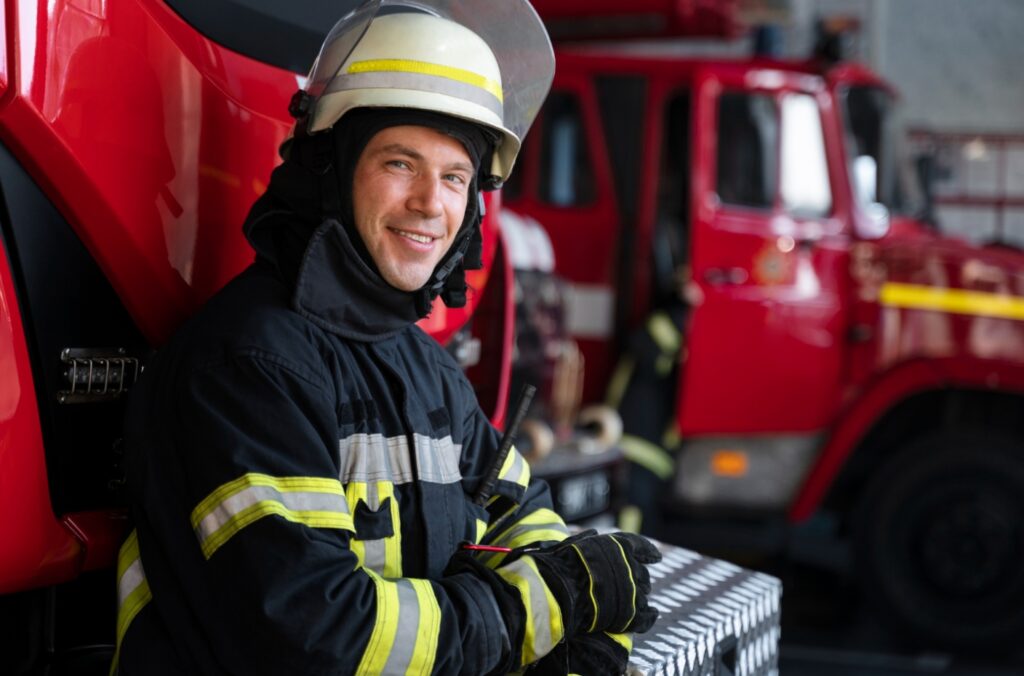 Nowe stroje dla strażaków z Ochotniczych Straży Pożarnych w gminie Kościerzyna