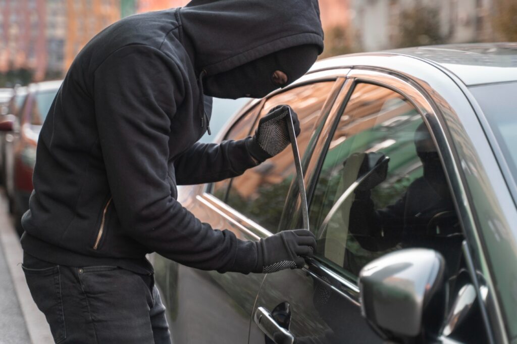 Kościerzyna: Funkcjonariusze Policji zatrzymali sprawców kradzieży auta VW Transporter