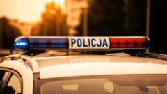 Grafika ze szkołą i nożem. Sprawa 16-latki